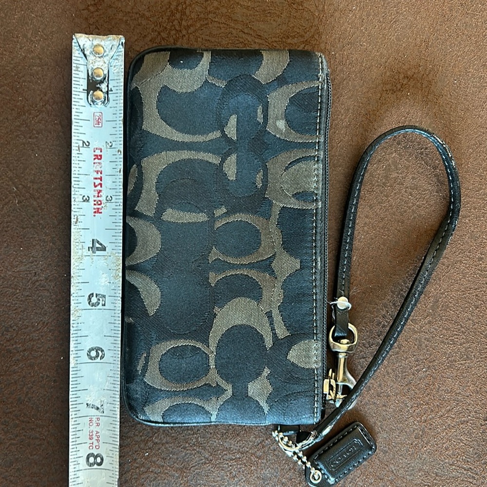 Coach wristlet black